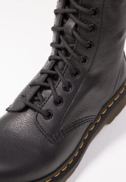 Dr. Martens 1B60 20 Eye Boot - Lace-Up Boots - Black -Best Clothing Store 0b13170456624e9aacdce490a2075b60