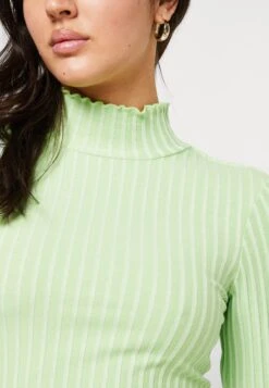 Selected Femme Slfwilma T Neck - Long Sleeved Top - Pistachio Green -Best Clothing Store 133104508bab4ce0bc627a5dcf3faab4