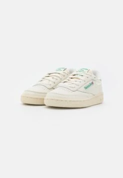 Reebok Classic Club C 85 Vintage - Trainers - Chalk/Alabaster/Glen Green -Best Clothing Store 3e415ac24fbb4f418fd7da2ea55964c6