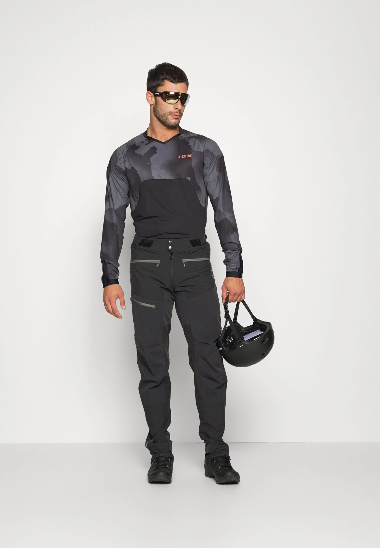 Norrøna Fjørå Flex Pants- Outdoor Trousers - Caviar 2 Norrøna Fjørå Flex Pants- Outdoor Trousers - Caviar - Image 2