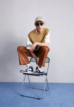 Air Jordan 1 Mid - High-Top Trainers - White/Metallic Gol/Obsidian -Best Clothing Store 6a85e438fcdd4c9f9923aaea07171592