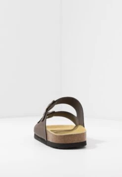 Pier One Unisex - Slippers - Brown -Best Clothing Store 76fa55bccc3c473ca40cf8defda1f49a