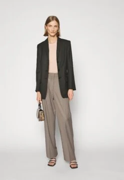 By Malene Birger Essentials Porter - Short Coat - Black -Best Clothing Store a2e2474ab30d4db6a10d40d9ffb27be6