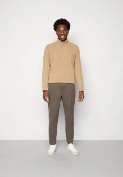 Best Clothing Store -Best Clothing Store a693b92a814448938a65ae0d911ee09f