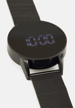 Pier One Smartwatch - Black -Best Clothing Store bbf012a8af8349bfa24143042376f060