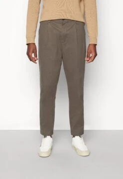 Best Clothing Store 57 Minimum Pleat- Chinos - Major Brown