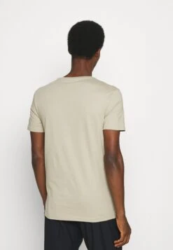 Pier One 5 Pack - Basic T-Shirt - White/Dark Grey/Black -Best Clothing Store d4309172134f476283eb4fd8b00555ed