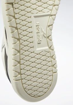 Reebok Classic Club C Double - Trainers - Chalk Core Black Chalk -Best Clothing Store d8dfe14584004d46b91e3e5f32392c07