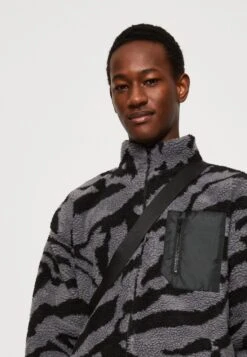 YOURTURN Unisex - Fleece Jacket - Grey -Best Clothing Store e4ac82e499054d1f8826090370324730