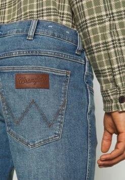 Wrangler Straight Leg Jeans - Blue Fever -Best Clothing Store e7b31c10e62145b6a18a2ceac63d087d