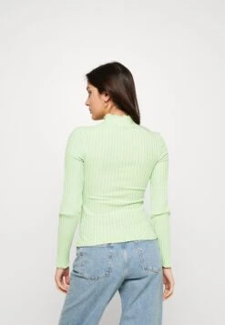 Selected Femme Slfwilma T Neck - Long Sleeved Top - Pistachio Green -Best Clothing Store ef15ba439358404fa84a3c8c2ba02061