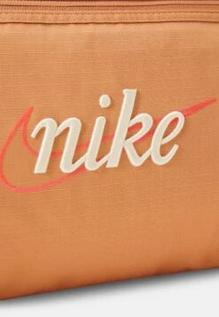 Nike Performance Gym Club Retro - Sports Bag - Amber Brown/Bright Crimson -Best Clothing Store f7afe1eab428496abd7651dae3c56b8a