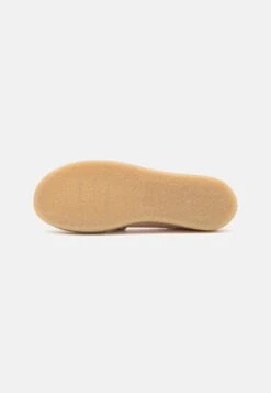 Clarks Barleigh Low - Trainers - Pale Peach -Best Clothing Store fa691900785a493b914dbfdb5403564d